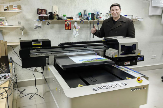 Компания «Смарт-Т» установила УФ-принтер Sprinter DPP A1E в уфимском издательстве «Мир печати»